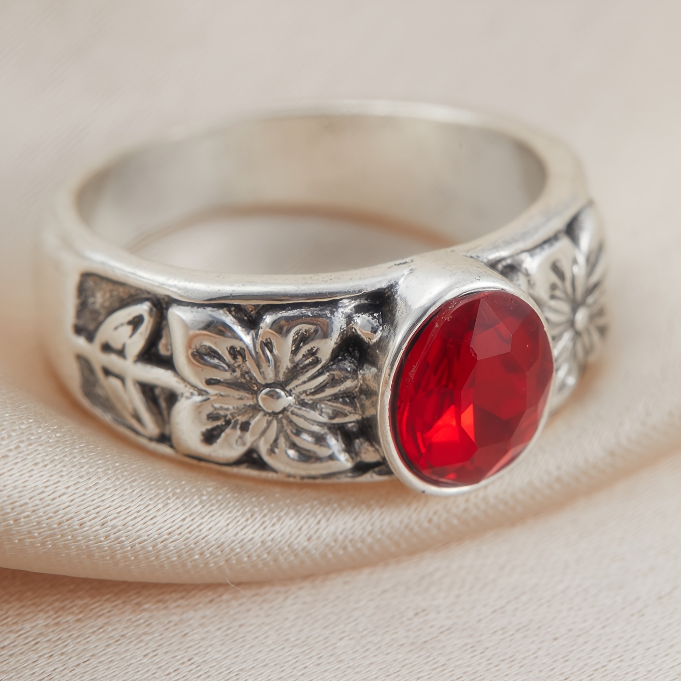 Retro Oval Index Finger Ring with Synthetic Zirconia